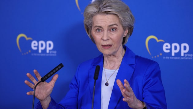 Von der Leyen, AB seçimlerinde Avrupa Halk Partisi'nin liste başı adayı olacak ve Komisyon Başkanı olarak ikinci bir dönem daha görev yapmayı umuyor. (Bild: AFP)