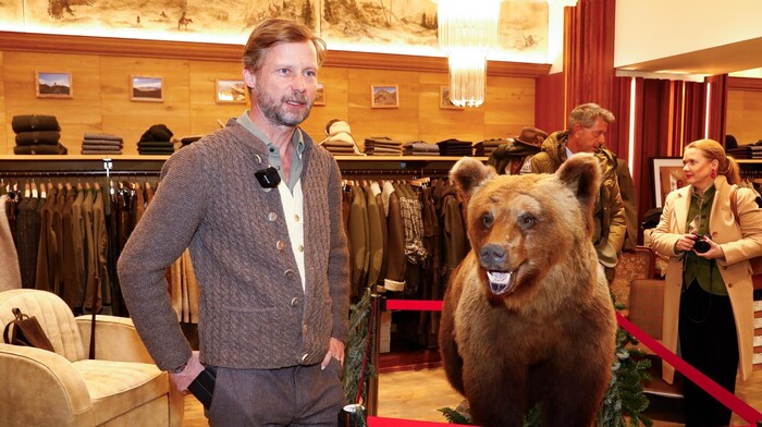Max Mayr-Melnhof, Präsident Jagd Österreich, mit dem „Schwarzacher Bär“