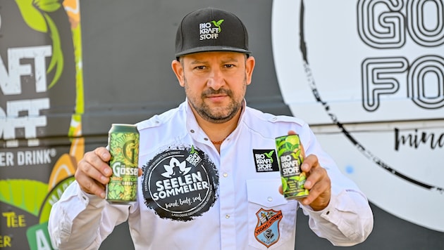 Denis Richter with his fuel (right) and the Gösser beer on the left. (Bild: © Harald Dostal / 2024)