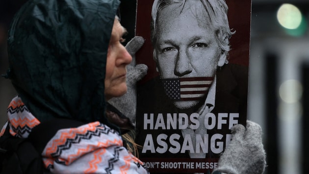 Assange'owi grozi do 175 lat więzienia w USA. (Bild: AFP)
