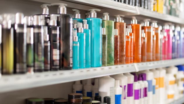 Egy nagy svédországi gyógyszertárlánc most bevezette a korhatárt bizonyos bőrápolási termékekre (szimbolikus kép). (Bild: stock.adobe.com/Iakov Filimonov)