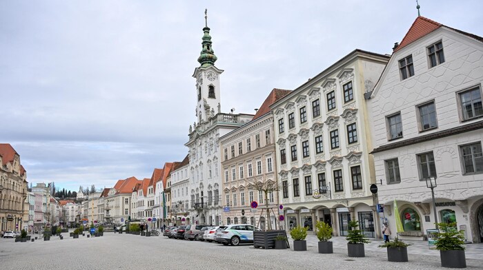 Wer am Stadtplatz in Steyr einen neuen Vertrag für einen Gastgarten abschließen möchte, wird kräftig zur Kasse gebeten. Das sorgt seit Tagen für riesigen Unmut unter den Gastronomen. 