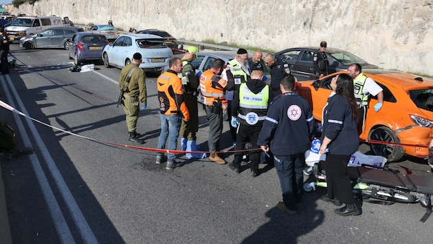 Kudüs yakınlarındaki şüpheli bir terör saldırısında bir kişi öldü. (Bild: AFP)