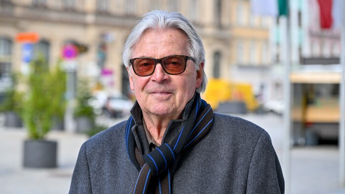 Hans Zachhuber (76:) „Der Stadtplatz ist einfach unbelebt. Es fehlen die grundlegenden Geschäfte. Das sollte geändert werden, dann würde es auch finanziell sicher wieder anders aussehen.“