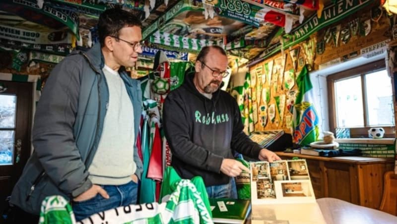 Den Besuch aller Rapid-Spieler hat Frey mit Fotos fein säuberlich dokumentiert. (Bild: Mario Urbantschitsch)