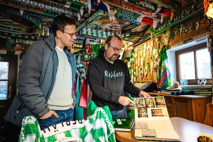 Den Besuch aller Rapid-Spieler hat Frey mit Fotos fein säuberlich dokumentiert.