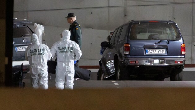 Maxim Kuzminov pilóta holttestét egy garázsban találták meg. A halott férfin több lőtt sebet ejtett. (Bild: REUTERS)