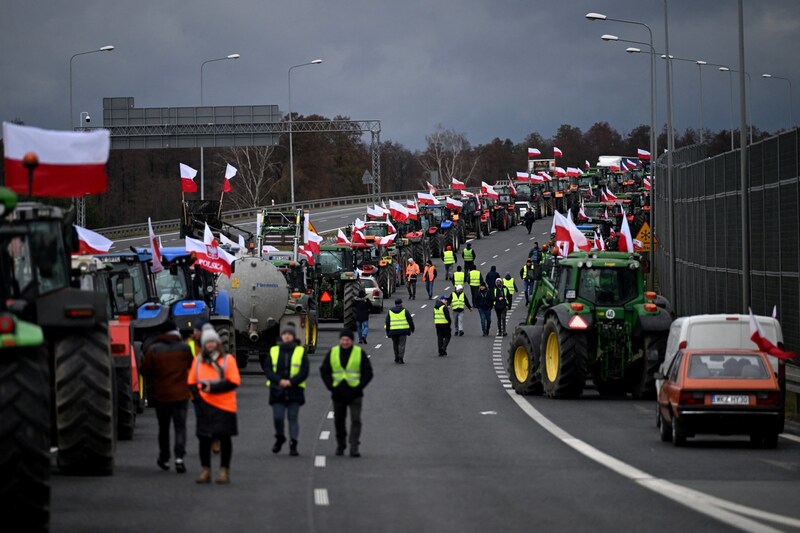 Polish farmers have repeatedly blocked important traffic arteries over the past few days. (Bild: AFP)