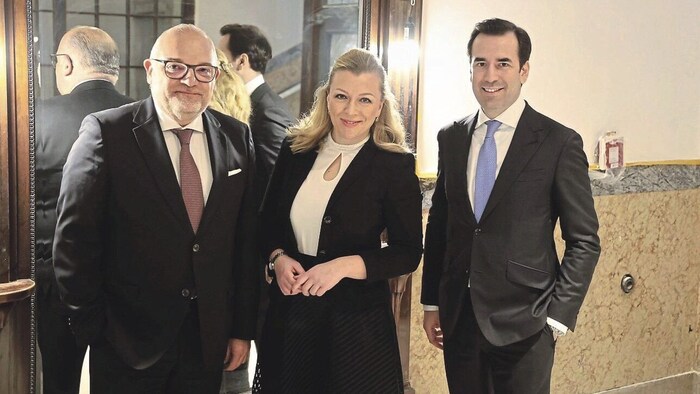 Geschäftsführer der Verkehrsbüro Hotellerie, Michael Kröger, Hoteldirektorin Julia Eibensteiner ...