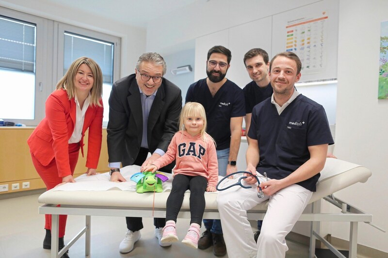 Stadtrat und Bezirkschefin gratulierten dem engagierten Team (Bild: Gerhard Bartel)