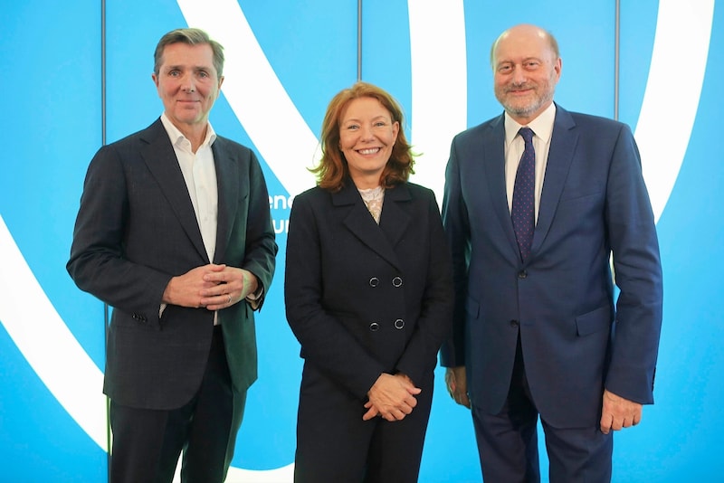 Die Chefetage des Gesundheitsverbundes: Michael Binder (Medizinischer Direktor), Evelyn Kölldorfer-Leitgeb (Generaldirektorin) und Herwig Wetzlinger (Generaldirektorin- Stellvertreter). (Bild: Gerhard Bartel)