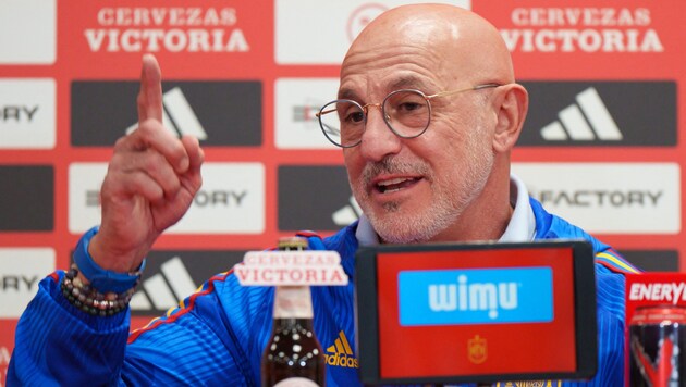 Luis de la Fuente bleibt spanischer Teamchef. (Bild: APA/AFP/CESAR MANSO)