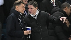 Oliver Glasnermit Crystal-Palace-Chef Steve Parish auf der Tribüne (Bild: AFP or licensors)