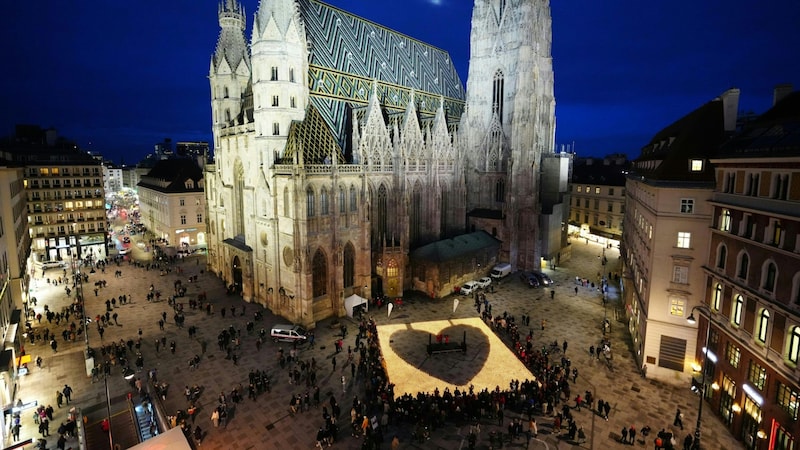 A sea of lights at Stephansplatz. (Bild: APA/GEORG HOCHMUTH)