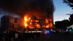 Bei einem Großbrand in Valencia sind am Donnerstag mindestens vier Menschen ums Leben gekommen. (Bild: Associated Press)