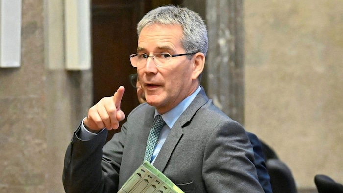 ... and former Finance Minister Hartwig Löger. 
