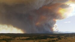 Das verheerende Ausmaß der Brände zeigen Aufnahmen von riesigen Rauchwolken.  (Bild: KameraOne)