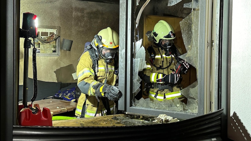 Bei dem Brand entstand beträchtlicher Sachschaden.  (Bild: zoom.tirol)