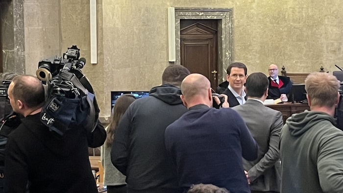 Sebastian Kurz arriving in the courtroom