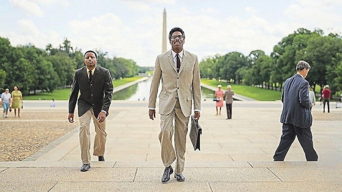 Bayard Rustin (Colman Domingo) steht Martin Luther King Jr. beratend zur Seite und setzt sich für die ethnische Gleichberechtigung und Demokratie ein.