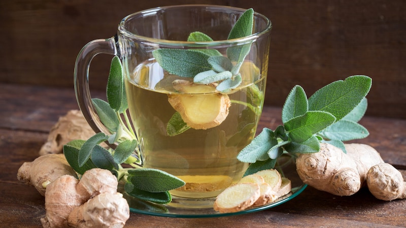 Ginger tea can support the body's own defenses. (Bild: juefraphoto/stock.adobe.com)