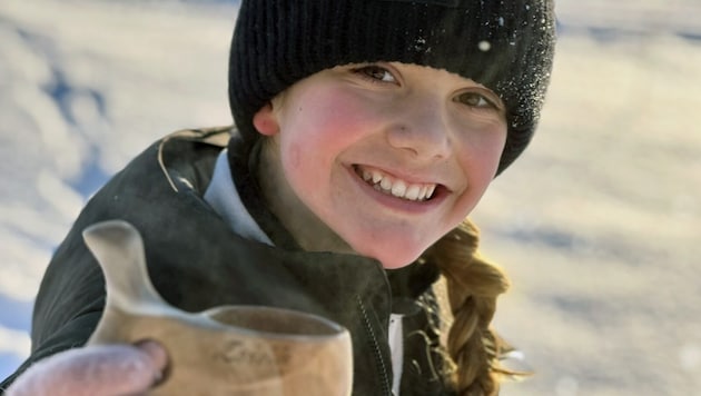 Prinzessin Estelle zeigt sich zu ihrem 12. Geburtstag beim Herumtollen im Schnee. (Bild: HRH The Crown Princess/The Royal Court of Sweden)