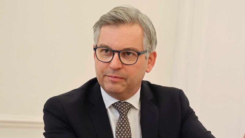 Finance Minister Magnus Brunner is reactivating the Federal Treasury, which allows private investors to invest money directly with the state. (Bild: Zwefo)