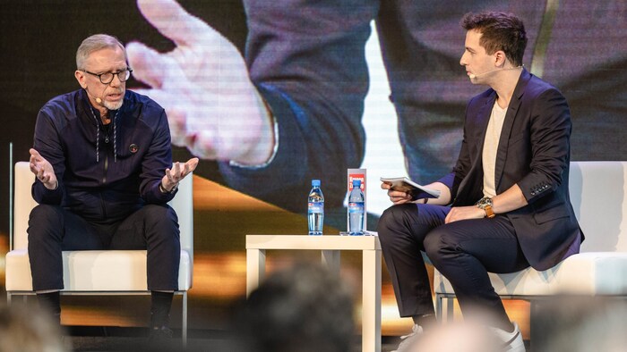 Peter Stöger (li.) im Gespräch mit „Krone“-Moderator Michael Fally.