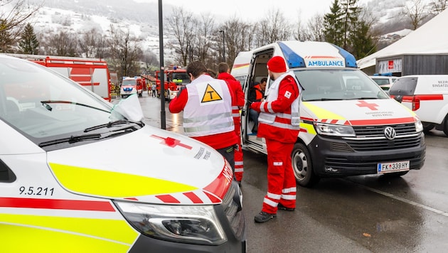 Rozsáhlý zásah hasičů v Tschaggunu. (Bild: Bernd Hofmeister)