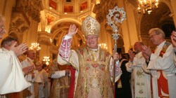 2003 wurde Alois Kothgasser Salzburger Erzbischof. Im Jahr 2013 gab es einen Dankgottesdienst zu seinem Abschied. (Bild: Franz Neumayr)