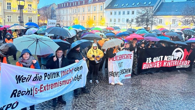 Zahlreiche Demonstranten nahmen an der „Demo gegen Rechts“ in Klagenfurt teil. (Bild: Jennifer Kapellari)
