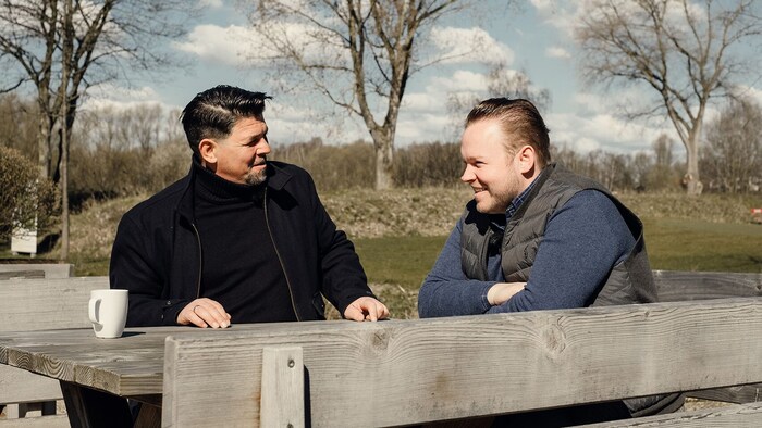 Starköche unter sich: Tim Mälzer und Richard Rauch. 