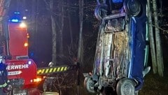 Der Wagen musste von der Feuerwehr geborgen werden. (Bild: Freiwillige Feuerwehr Pöllau)