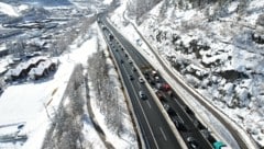 Der Protest sorgte vorübergehend für Stau. (Bild: Letzte Generation)