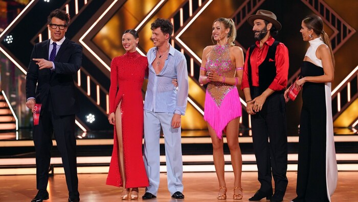 V.l.: Daniel Hartwich, Ann-Kathrin Bendixen, Valentin Lusin, Lulu, Massimo Sinató und Victoria ...