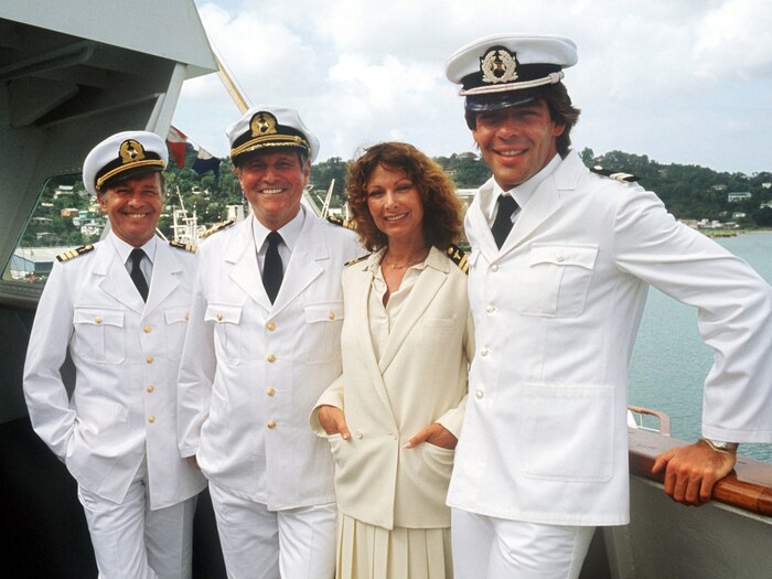 Die „Traumschiff“-Crew von 1983: (l-r) Horst Naumann als Schiffsarzt, Heinz Weiss als Kapitän, ...