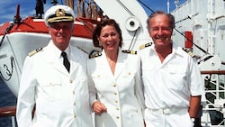 Trauer um „Traumschiff“-Urgestein Horst Naumann. Hier mit seinen Kollegen Heinz Weiss (links) und Heide Keller in einer Folge der Serie. (Bild: Franz Neumayr / picturedesk.com)