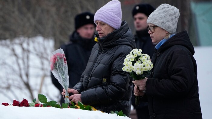 Seit Nawalnys Tod wurden bereits Hunderte Menschen in Russland festgenommen.