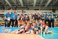 TI-Volley jubelt über den ersten Cup-Titel (Bild: GEPA pictures)