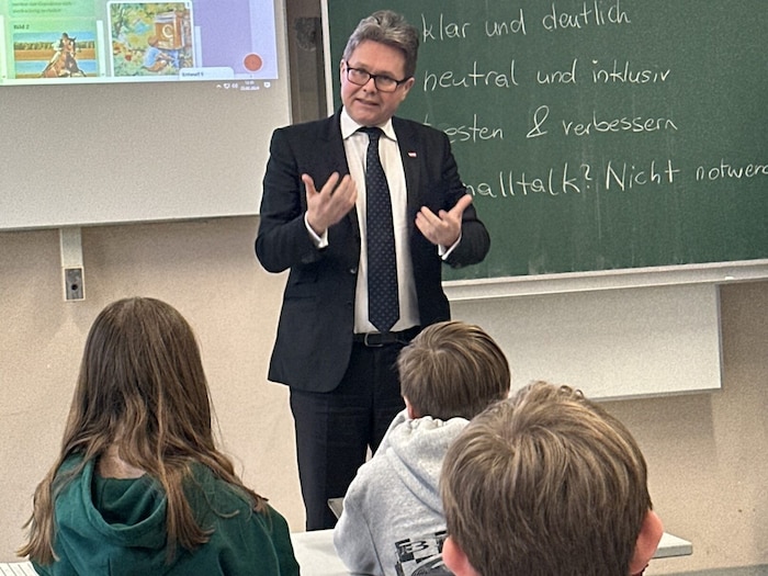 Bildungsminister Martin Polaschek erklärt der 3E, was es mit seinem Pilotprojekt auf sich hat.