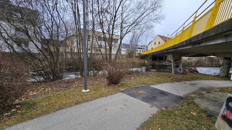 Hier bei der „Gelben Brücke“ fanden die Polizisten das Fahrrad des Mannes (Bild: Georg Bachhiesl)