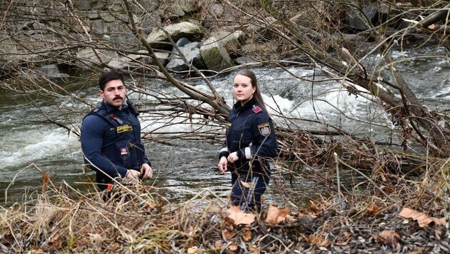 Mert Ünver (25) és kollégája, Teresa Nößler (24) váltak életmentőkké. (Bild: Polizei Kärnten)