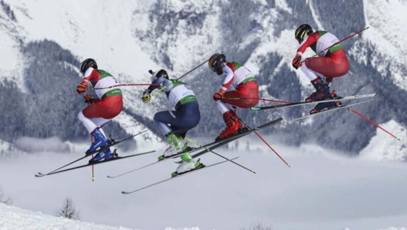 Im Trainingslauf mit Adam Kappacher, Simone Deromedis und Robert Winkler (v.l.) kam es zu dem verhängnisvollen Zwischenfall, der Mathias Graf (r.) um die Starts bei den Heimrennen auf der Reiteralm brachte. (Bild: GEPA pictures)