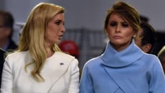 Ivanka Trump und Melania Trump sollen einander spinnefeind sein. (Bild: APA/AFP/Nicholas Kamm)