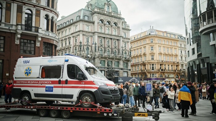 Die Installation am Stephansplatz trägt den Namen „Zwei Welten Europas“.