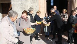 Großer Andrang herrschte beim Verkauf der Suppenwürfel. (Bild: Picasa)