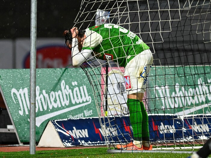 Bei der Austria Lustenau zappelten viele Bälle im eigenen Netz, manchmal sogar die Spieler.