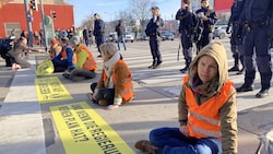 Die Letzte Generation klebte sich erneut auf Wiens Straßen. (Bild: Letzte Generation AT)