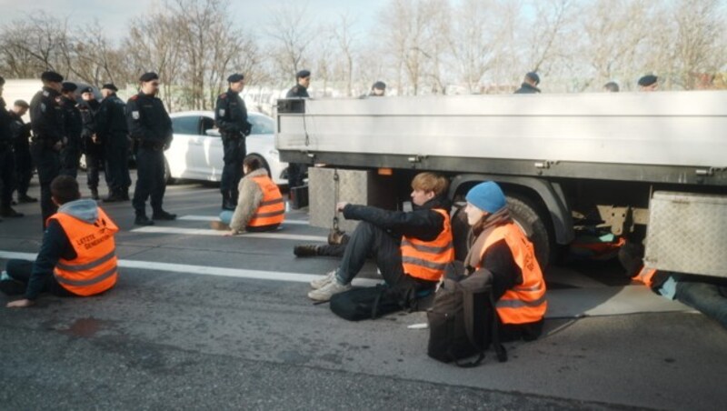 Protest na autostradzie A23 (Bild: Letzte Generation AT)