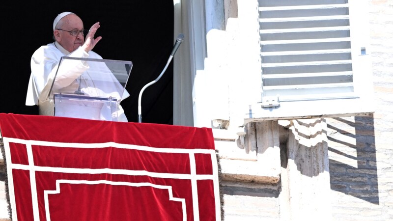 A pápa az utolsó Angelus imán (Bild: AFP)